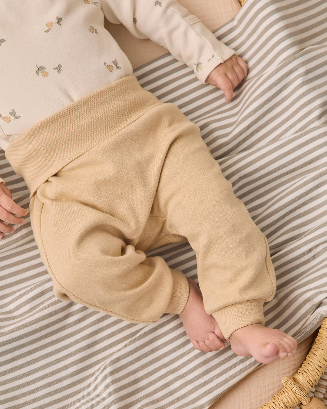 Quincy Mae Side Snap Bodysuit + Pant Set || Pears