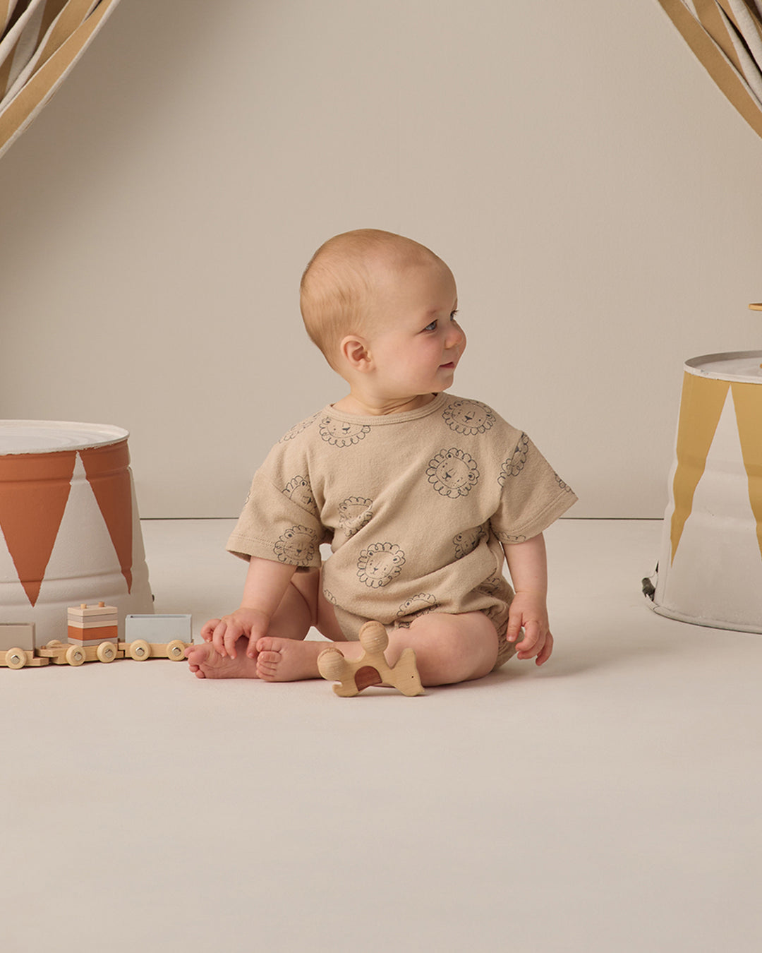Quincy Mae Relaxed Short Sleeve Bubble Romper || Lion